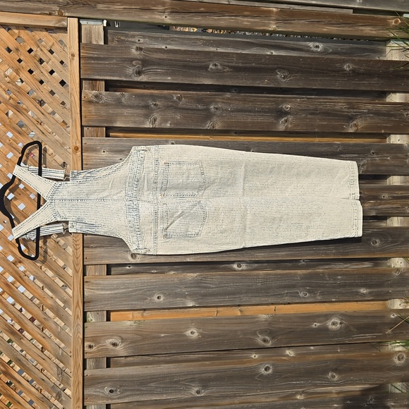 Jordache cropped overalls size small - Picture 3 of 3